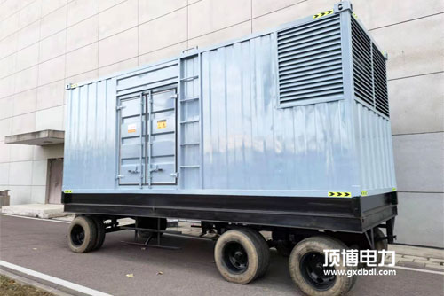 防雨四輪拖車式150kw移動柴油發(fā)電機(jī)組